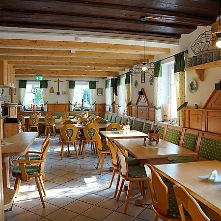 Отель Weisser Loewe 2*